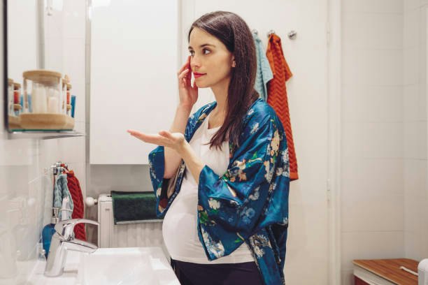 For Oily Skin: Choose Gel-Based or Oil-Free Sunscreens for Pregnant Women