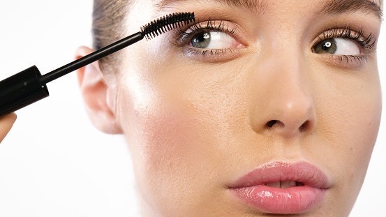 Curved Wands Can Help Curl Straight Lashes