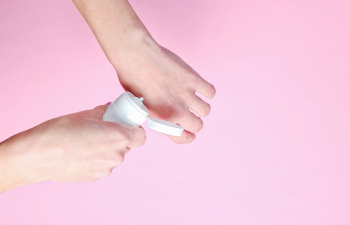To Moisturize Dry Hands, Opt for Nourishing Ingredients Like Colloidal Oatmeal, Squalane, and Glycerin