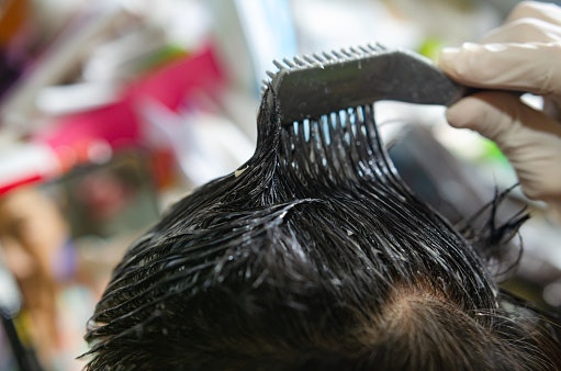 Cream or Gel Formulas for Drip-Free, Easy-to-Manage Coloring