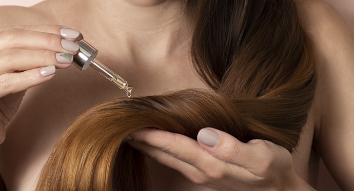 Leave-In Creams and Serums: For Daily Frizz Control and Shine