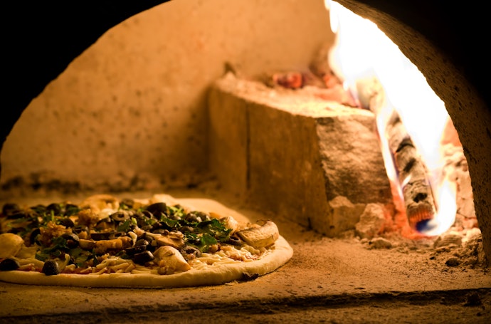 Experience Classic Pizza Using Wood-Fired Ovens
