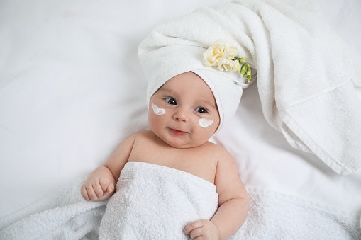 For Hydration: Look for Humectants Like Glycerin and Hyaluronic Acid