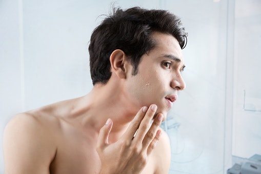 Post-Shave Irritation: Seek Ingredients Like Aloe Vera and Panthenol to Soothe Skin