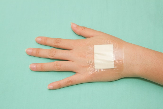 For Oily or Sweaty Skin: Choose Waterproof and Breathable Bandages