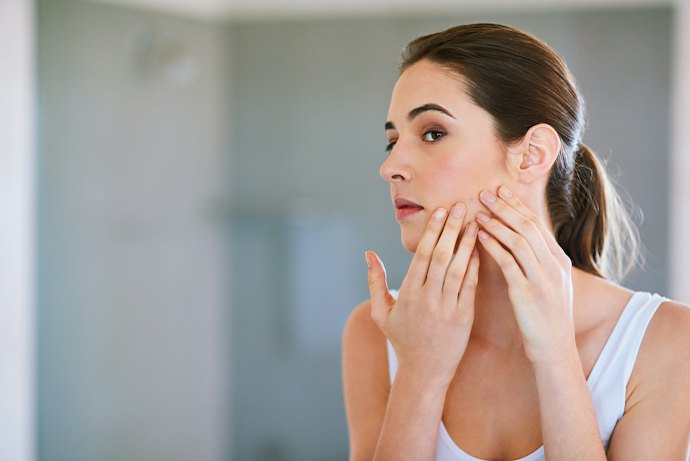 Acne-Prone Skin: Go for Serums Infused With Retinol and Salicylic Acid