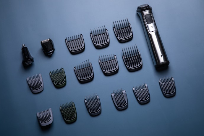 Multiple Guide Combs Make It Easier to Achieve Different Hair Lengths
