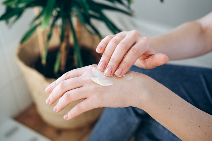 With Centella Asiatica or Niacinamide: For Calming Redness and Strengthening Skin