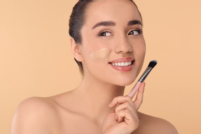 For Sensitive or Acne-Prone Skin: Look for a Non-Comedogenic and Fragrance-Free Formula