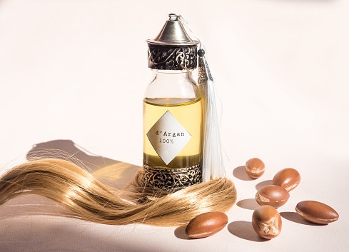 Vitamins B and E Strengthen the Hair Strands
