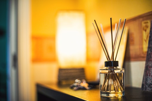 Reed Diffusers Use Natural Wood to Release Scent