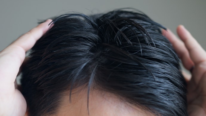 Glossy, High Shine Finish for Sleek, Polished Hairstyles
