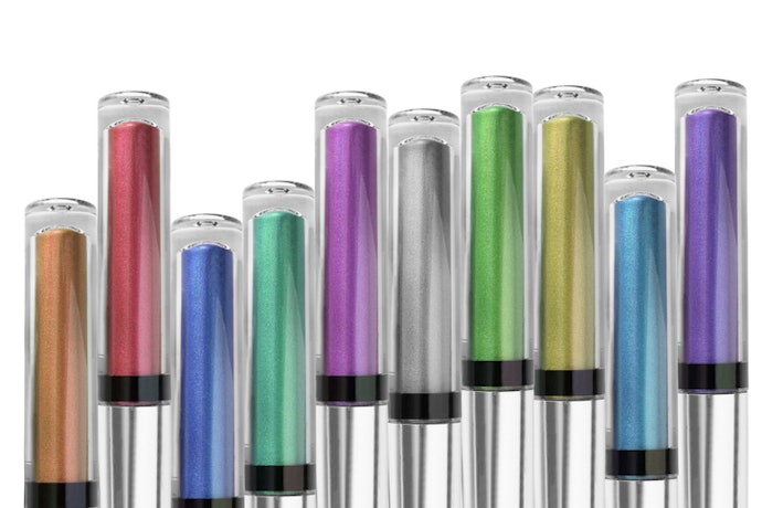 Liquid Glitter: Ideal for Sharp Lines and All-Day Wear with Minimal Fallout
