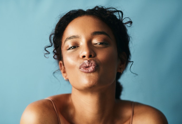 Dark Skin: Avoid Looking Ashy With Rich, Chocolatey-Brown Bronzers