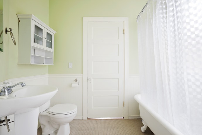 Vinyl or Plastic Shower Curtains Are Quick-Drying