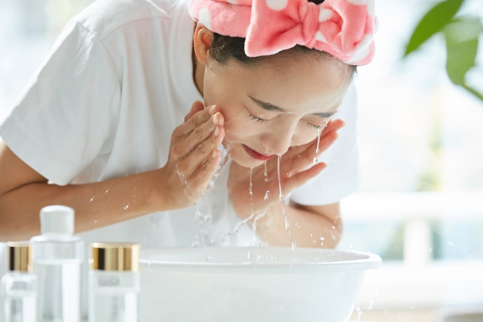 Exfoliate Skin and Unclog Pores Using AHA, BHA, and PHA Ingredients