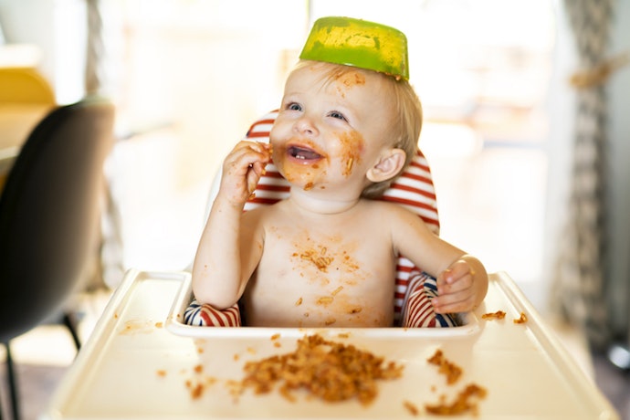 Select a High Chair With a Detachable Tray for Easy Cleaning