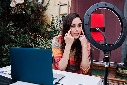 USB or Plug-in: Select the Power Source Depending on Where You Plan to Use the Ring Light