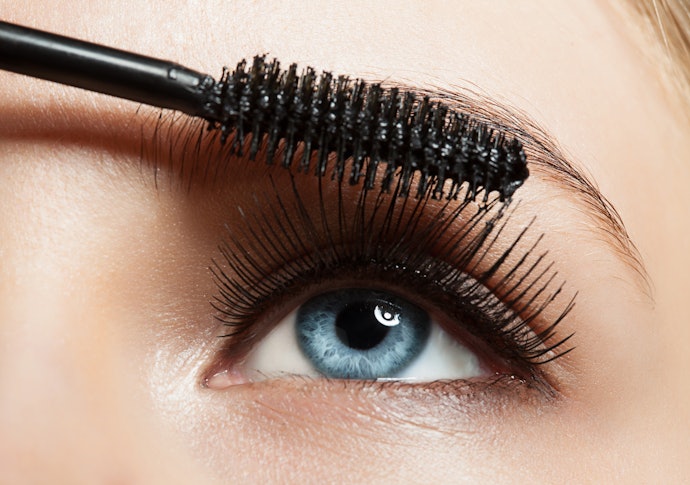 Experiment With Different Eye Looks and Add Drama to Your Eyes With Colored Mascaras