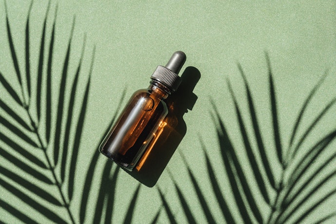 For Oily and Acne-Prone Skin: Go for Water-Based, Non-Comedogenic Serums With Niacinamide or Panthenol