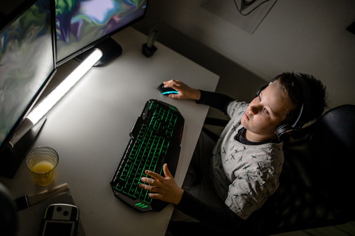 Choose Between Wireless and Wired Gaming Mouse