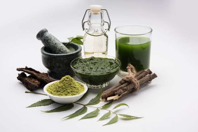 Control Dandruff and Itching With Medicated Shampoos