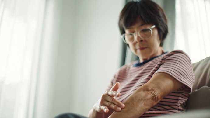 For the Body (Elbows, Knees, Trunk): Go for Rich, Non-Irritating Creams That Cover Larger Areas