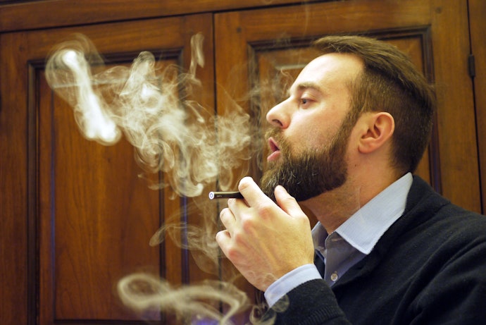 Craving the Feel of Real Cigarette? Try E-cig or Cig-a-Like Types