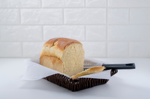 Use a Bread Knife for Your Bread and Pastries