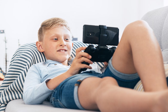 Wraparound Gamepads Are Dedicated for Android Smartphones