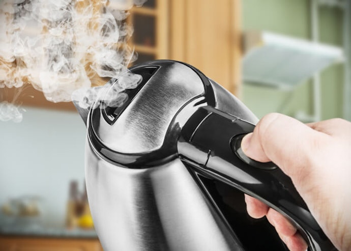 Keep a Secure Grip by Choosing a Unit With a Heat-Resistant Body and Comfortable Handle