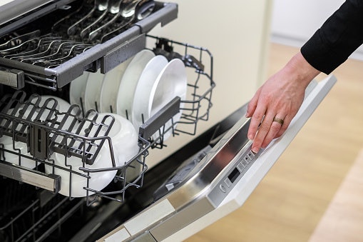 Freestanding Dishwashers Require More Space but Can Wash More Dishes in One-Go