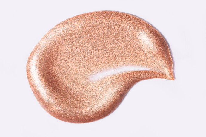 Liquid and Cream: Ideal for Dry Skin and a Dewy, Natural Finish