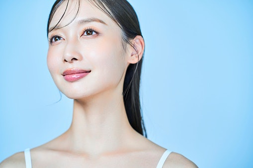 Dewy or Natural Finishes Give the Skin a Luminous Look