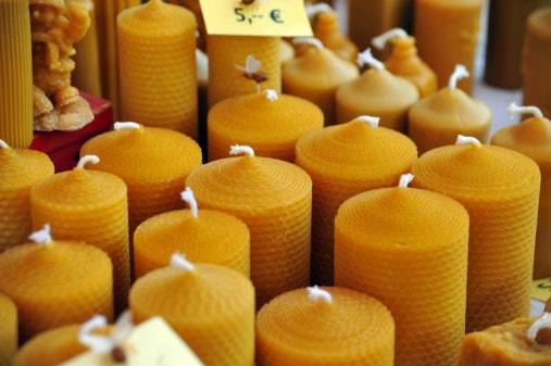 Beeswax Is Soot-Free and Air-Purifying