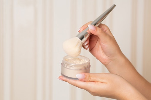 For Long-Lasting Coverage: Loose Powders Set Makeup with a Natural, Shine-Free Finish