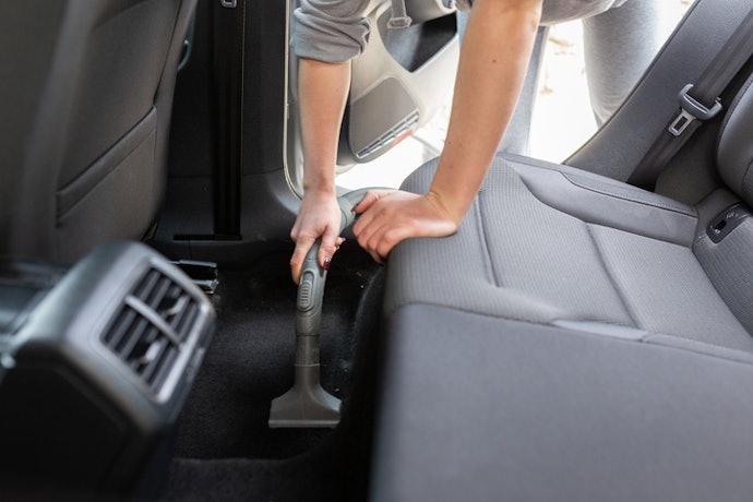 Choose Compact and Lightweight Designs to Clean Hard-to-Reach Areas