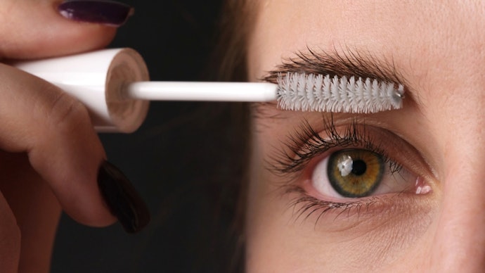 Larger Brushes: Allow Quick Application and Provide Volume