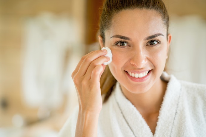 Alcohol-Free Formula and Moisturizing Ingredients for Dry/Dehydrated Skin