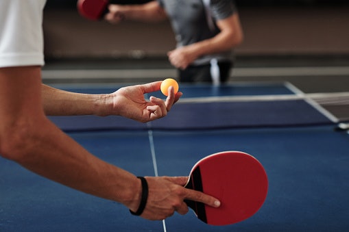 Penhold Grip: Ideal for Close-to-the-Table Play and Quick Wrist Shots