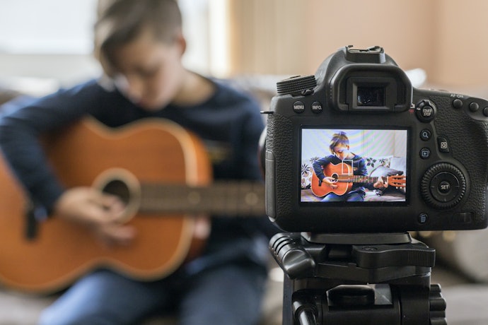 Shoot Everyday Videos With a Full HD Resolution Camera