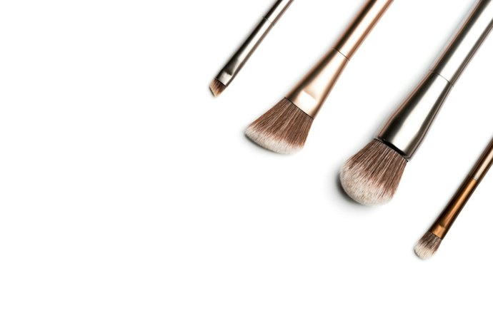 Choose Angled or Tapered Brushes for Targeted Powdering