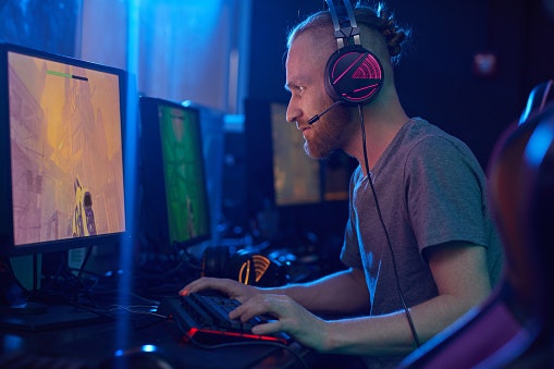 A Wired Headset Offers Zero Latency and Uninterrupted Playtime