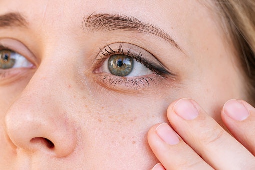 For Fading Dark Spots: Glow-Boosting Serums With Propolis, Honey, or Niacinamide