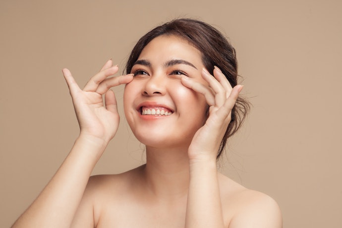 Oily and Acne-Prone Skin: Opt for Oil-Balancing and Non-Comedogenic Ingredients Like Niacinamide