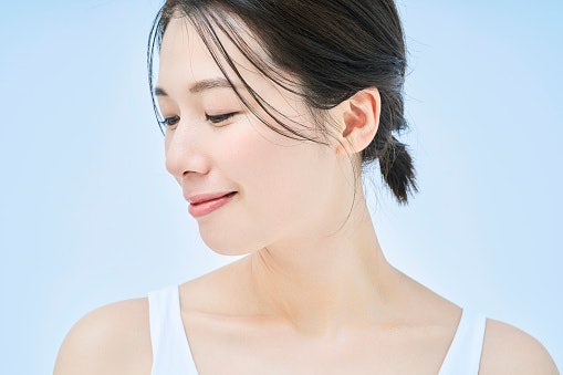 Vitamin C Brightens the Skin and Evens Out Skin Tone