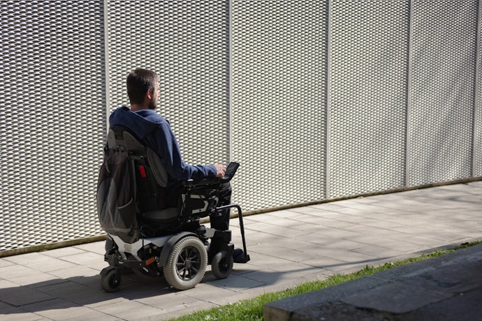 For Outdoor or Uneven Terrain: Choose 300 W–500 W Motors and Large Rear Wheels