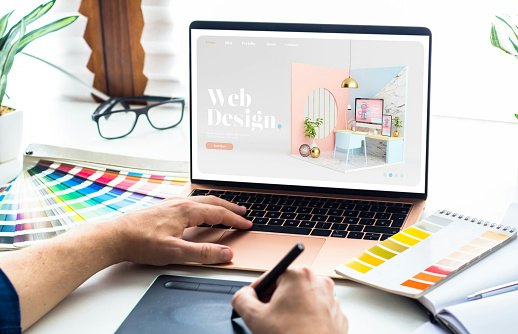For Creative Multitasking: Opt for Intel i7, Ryzen 7, or Apple M2/M3