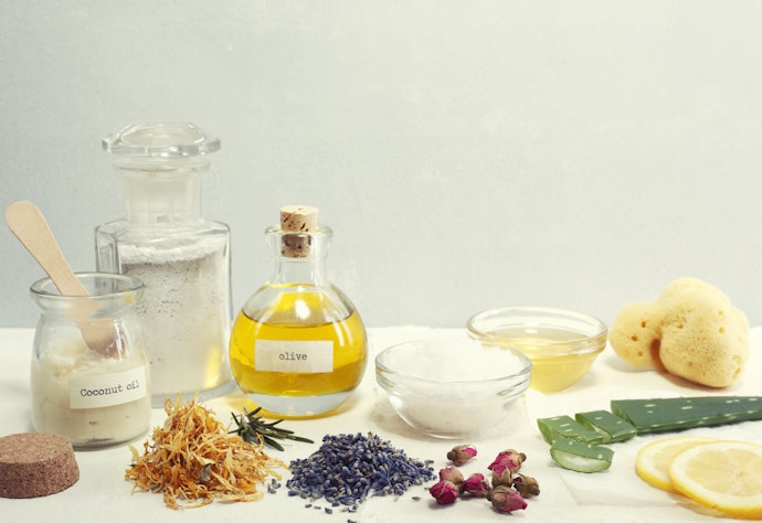 Natural Oils Like Coconut, Jojoba, and Argan Oils Seal in Moisture in the Hair Shaft
