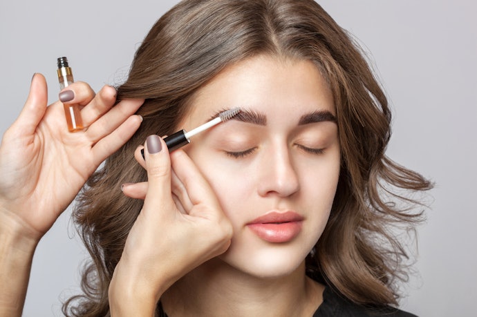 Opt for a Paraben-Free and Fragrance-Free Brow Mascara to Prevent Irritation and Allergies